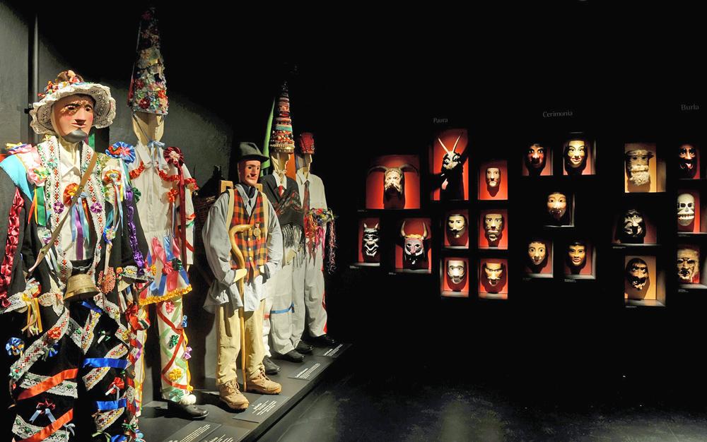 Giù la maschera almeno a Carnevale